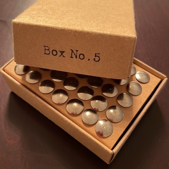 Thumb tacks for crafts or office - Picture 4 of 6